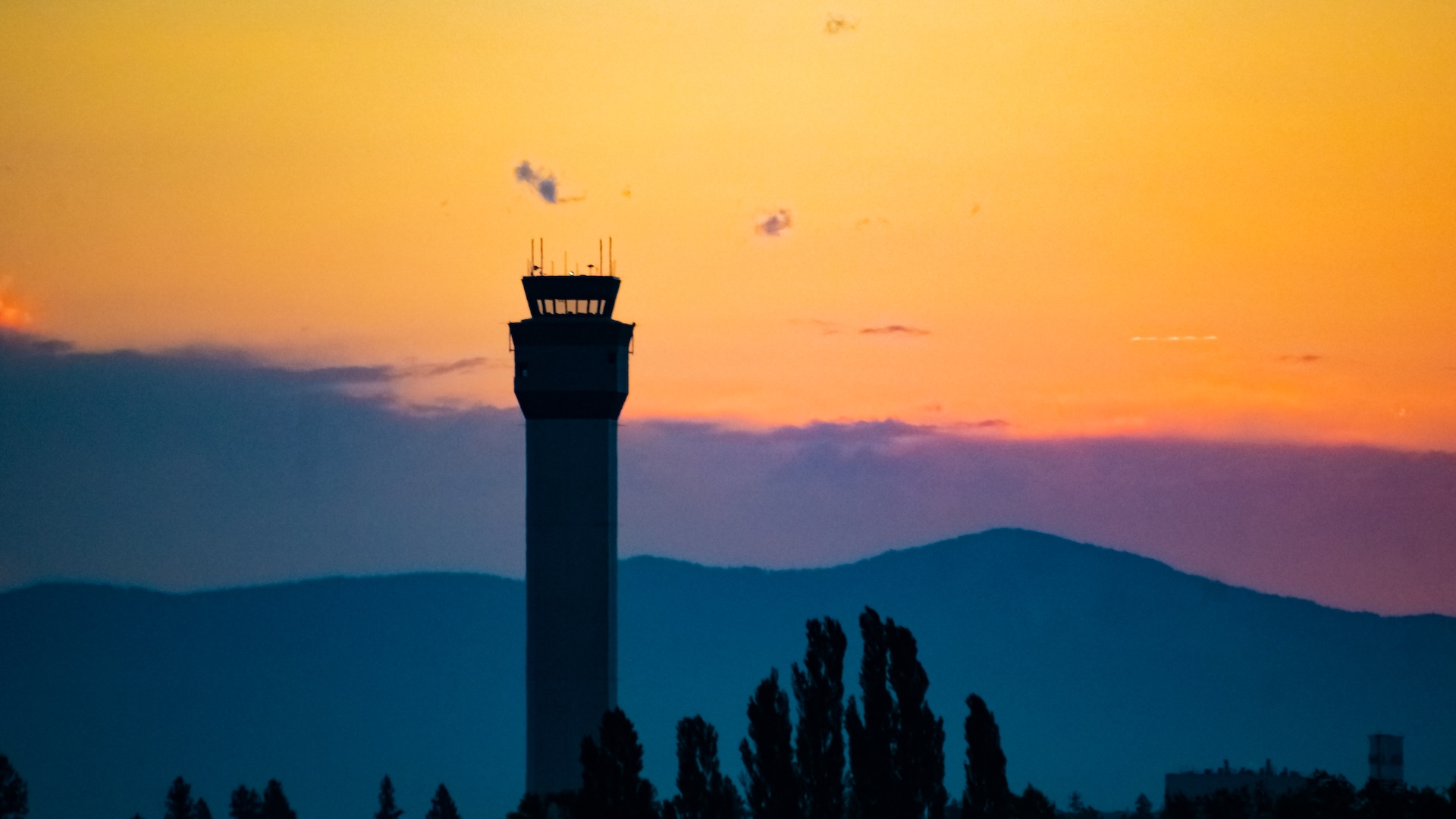 How Archaic Tech, Staff Shortages and Construction Made a Meltdown at Newark Airport